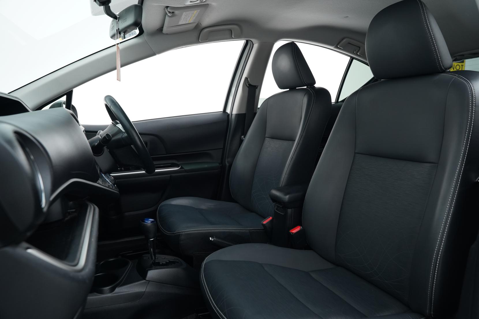 Toyota Aqua 1.5 G LEATHER PACKAGE