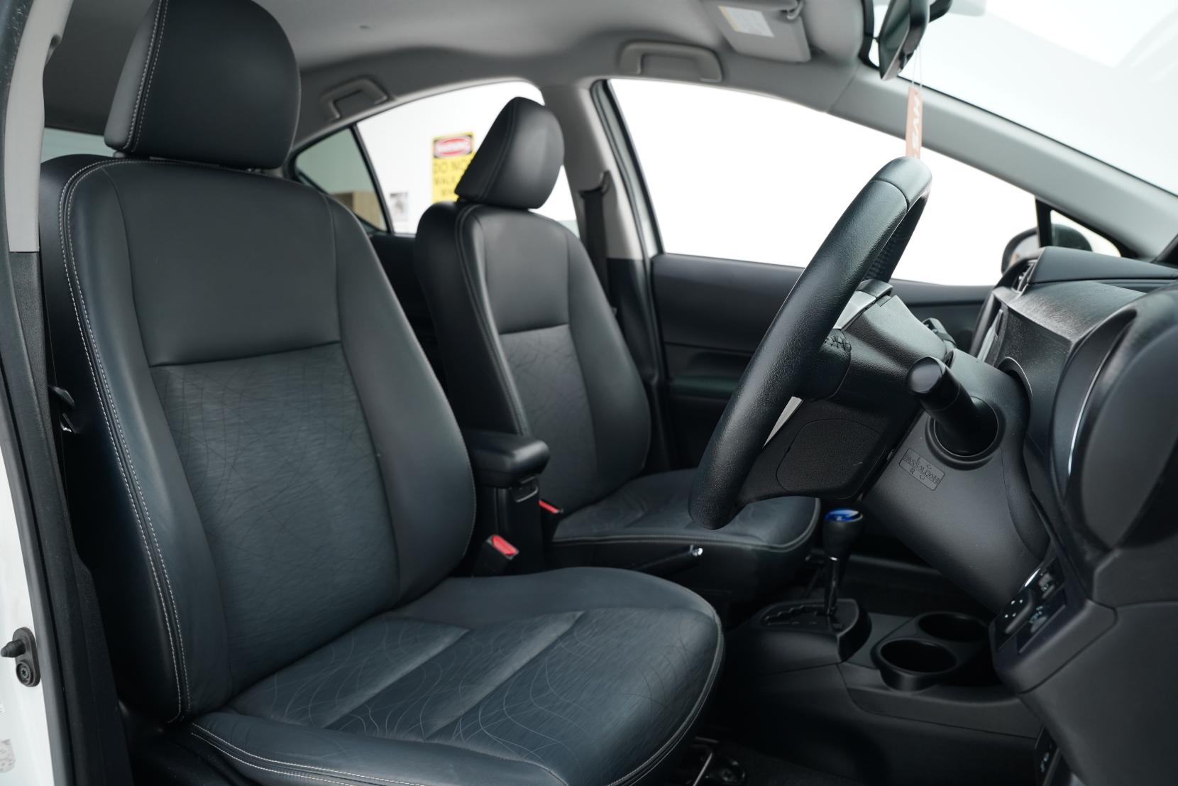 Toyota Aqua 1.5 G LEATHER PACKAGE