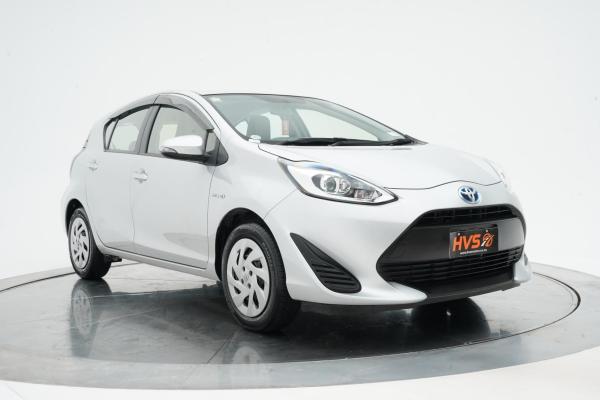 Toyota Aqua 1.5 Hybrid L
