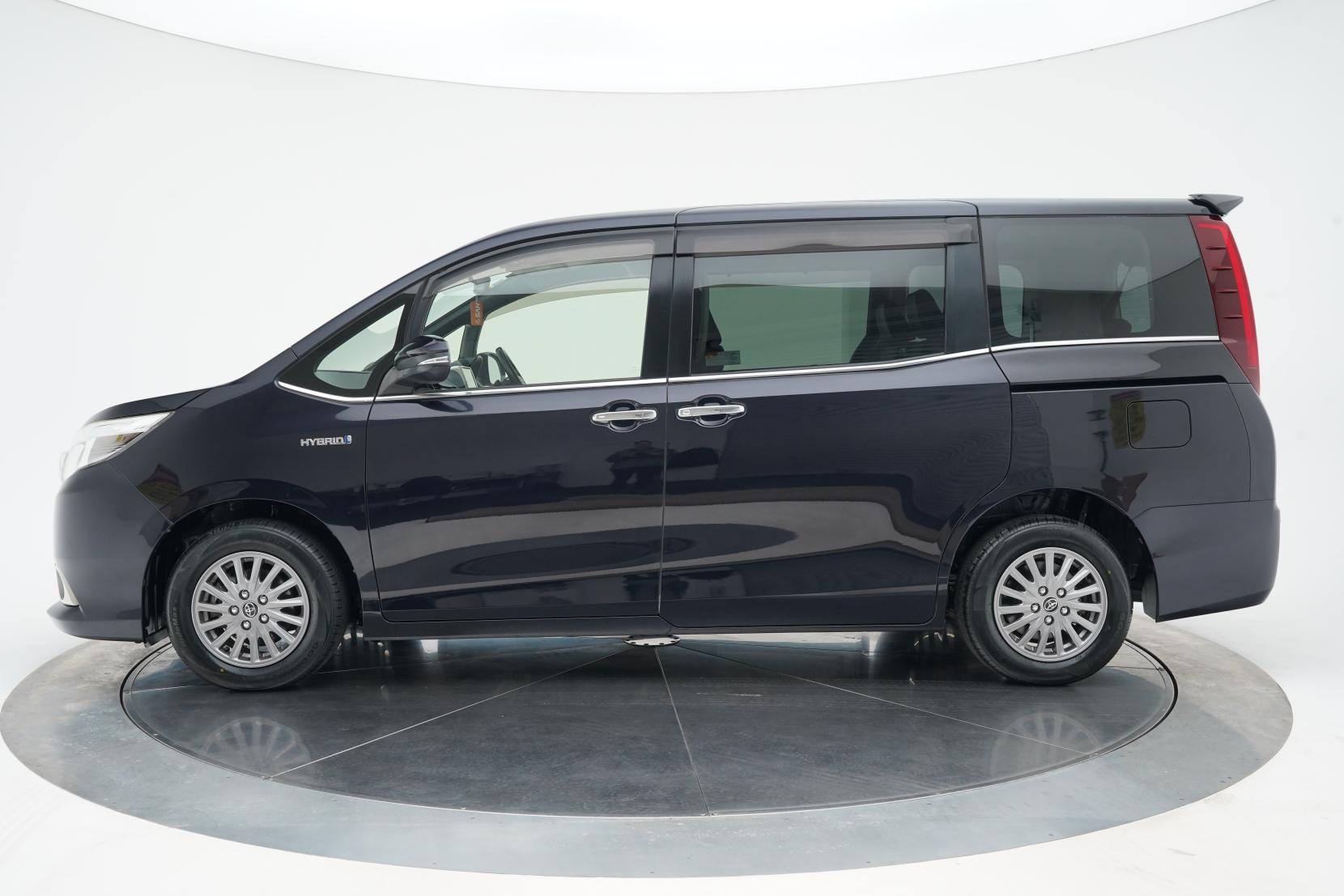 Toyota Esquire 1.8 HYBRID GI