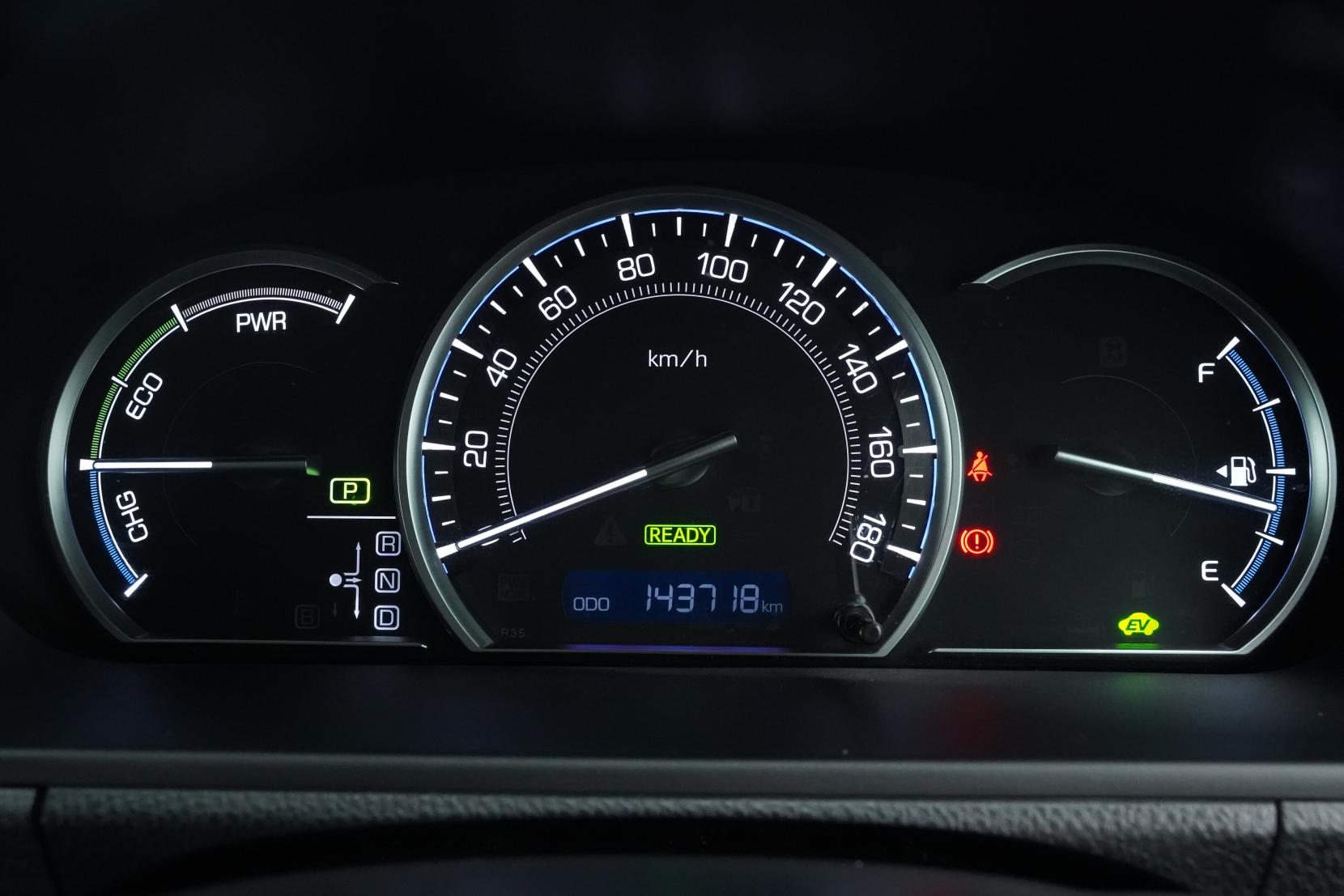 Toyota Esquire 1.8 HYBRID GI