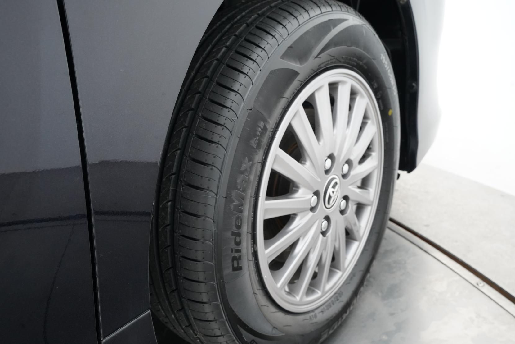 Toyota Esquire 1.8 HYBRID GI