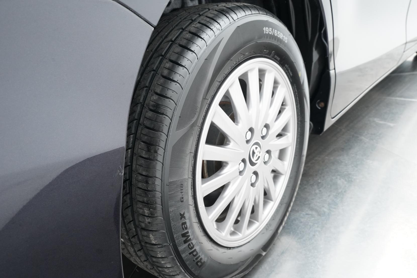 Toyota Esquire 1.8 HYBRID GI