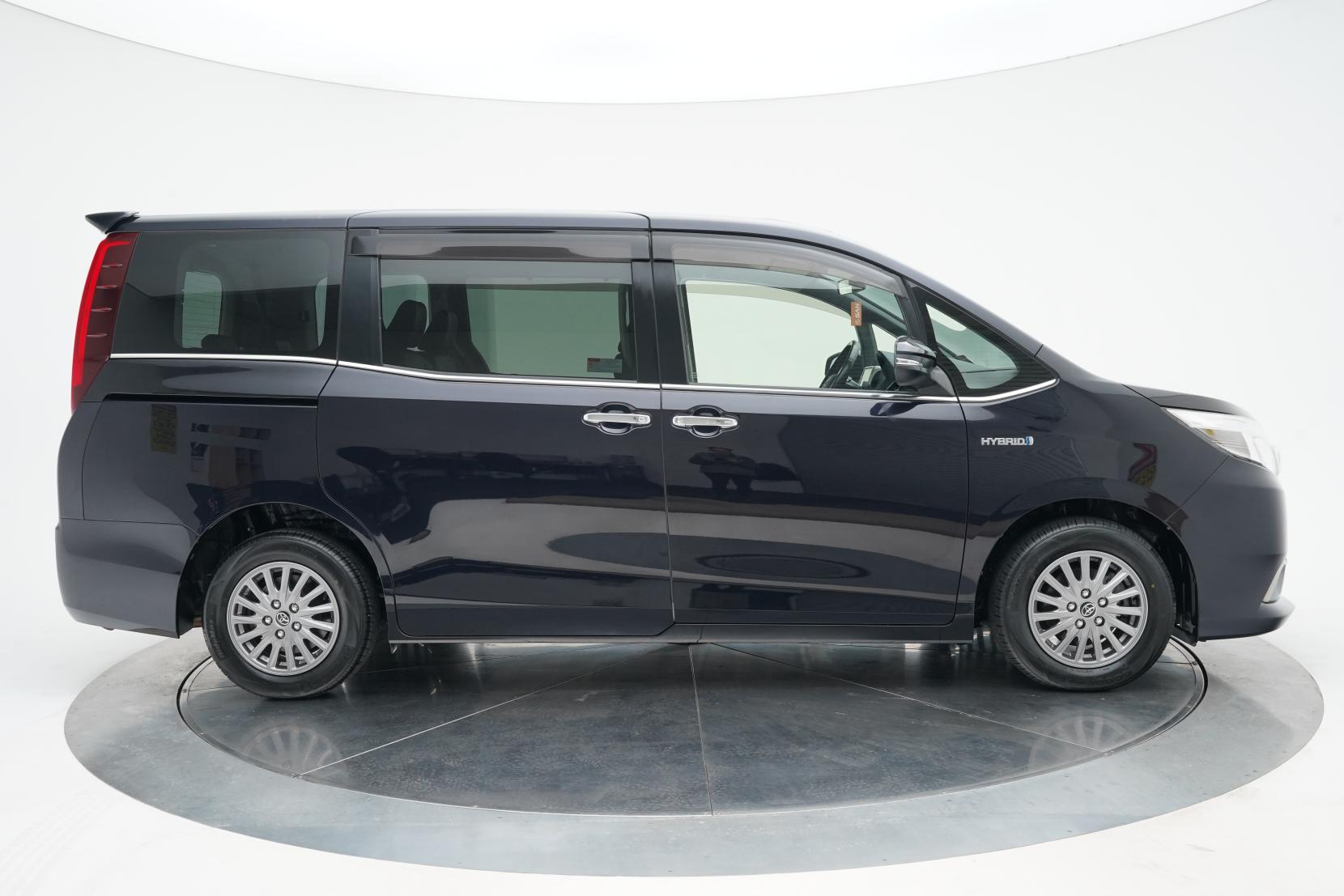 Toyota Esquire 1.8 HYBRID GI