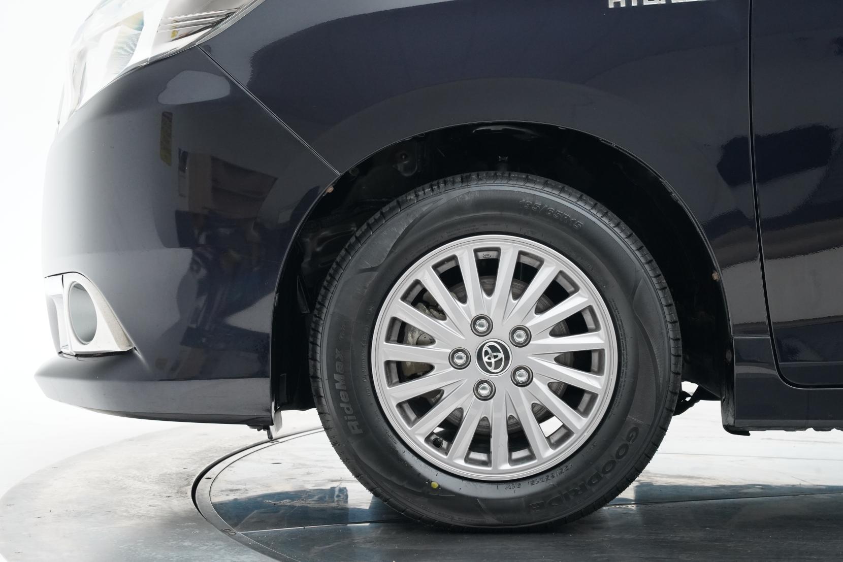 Toyota Esquire 1.8 HYBRID GI