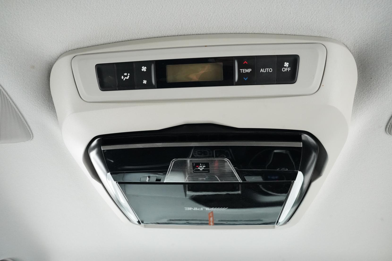 Toyota Esquire 1.8 HYBRID GI