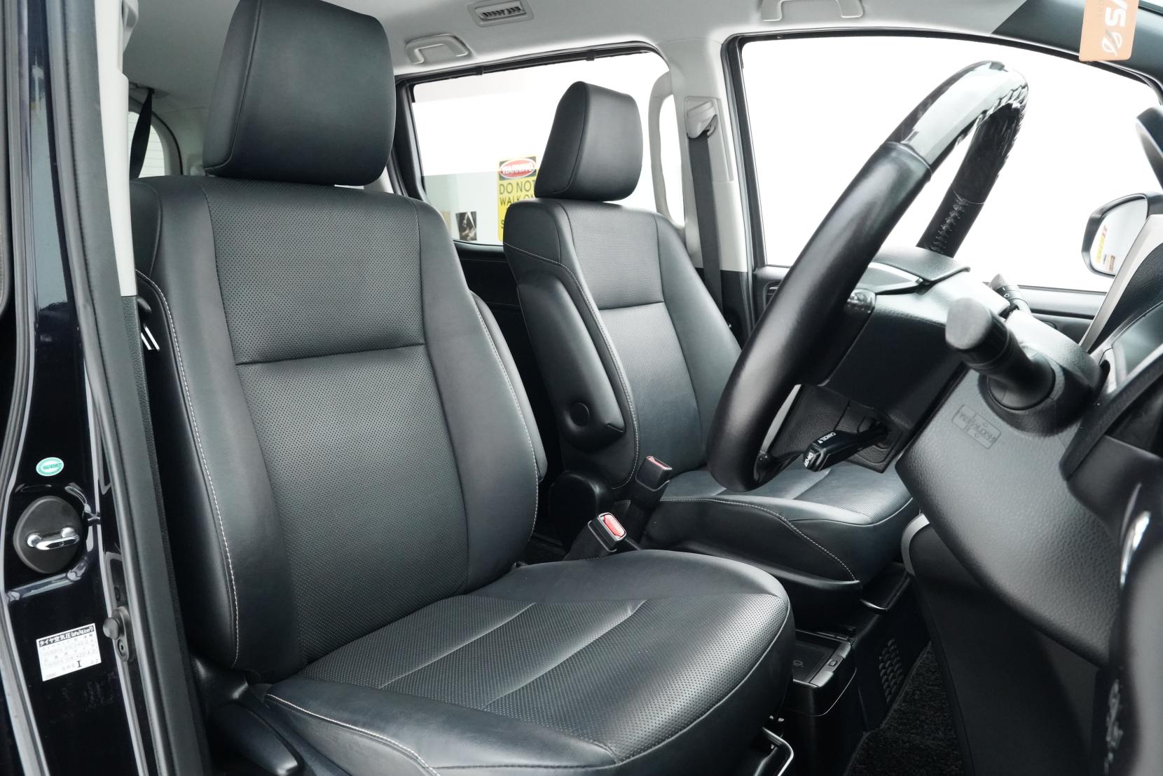 Toyota Esquire 1.8 HYBRID GI