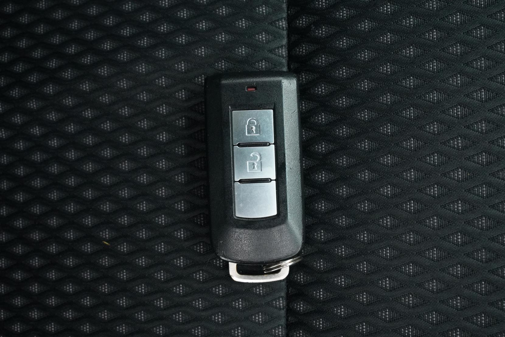 Mitsubishi Outlander 2.4 LS 2.4P/4WD/CVT