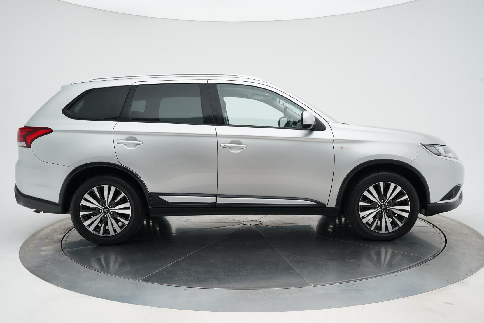 Mitsubishi Outlander 2.4 LS 2.4P/4WD/CVT