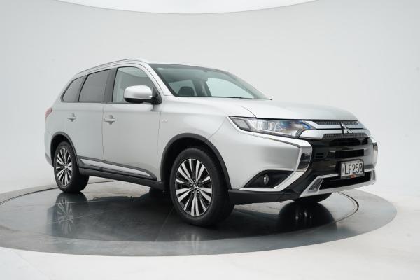 Mitsubishi Outlander 2.4 LS 2.4P/4WD/CVT