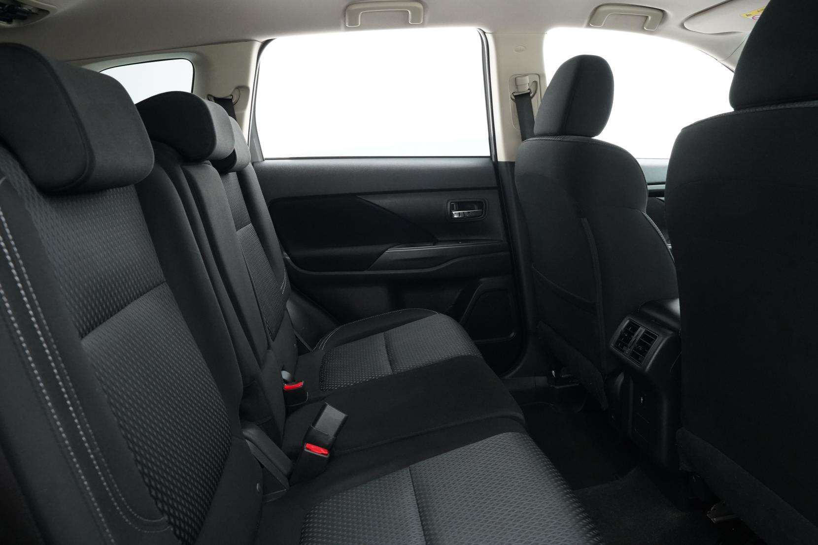 Mitsubishi Outlander 2.4 LS 2.4P/4WD/CVT