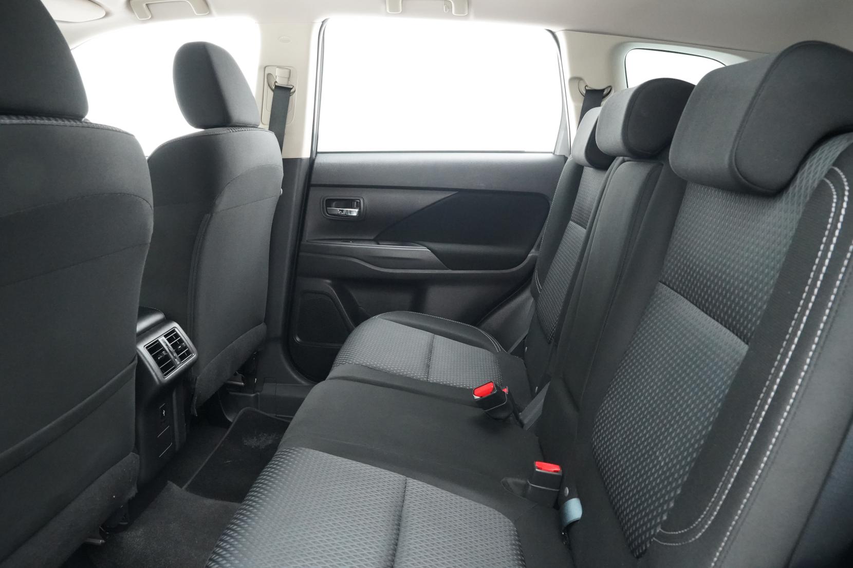 Mitsubishi Outlander 2.4 LS 2.4P/4WD/CVT