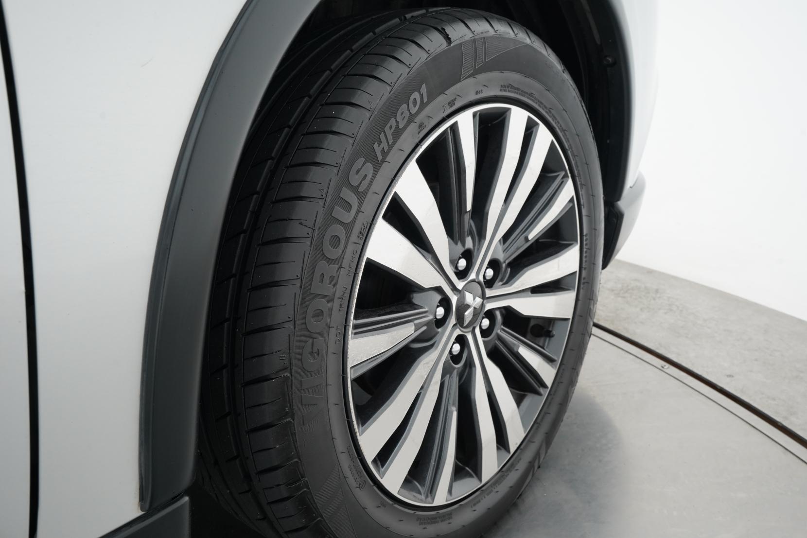 Mitsubishi Outlander 2.4 LS 2.4P/4WD/CVT