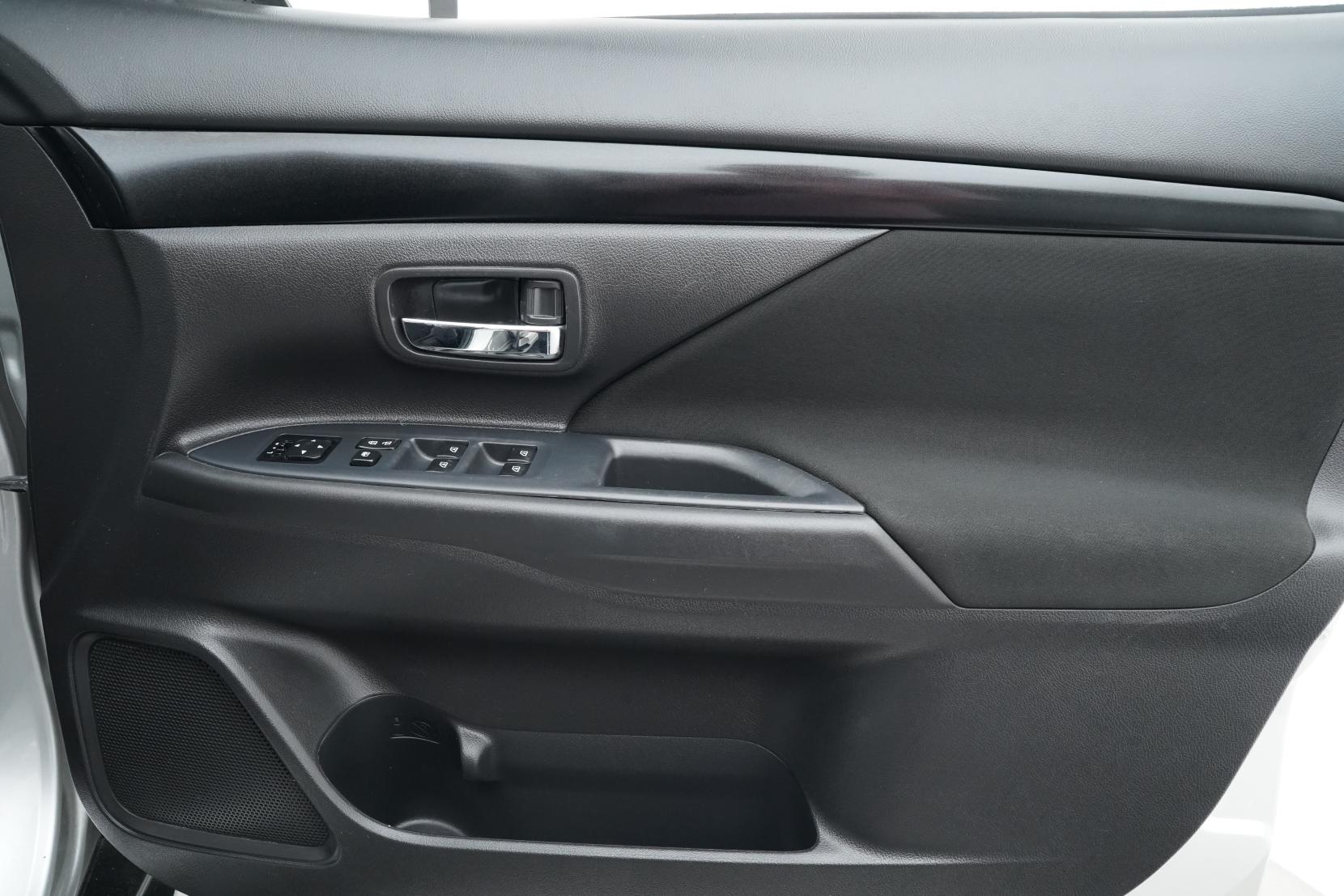 Mitsubishi Outlander 2.4 LS 2.4P/4WD/CVT