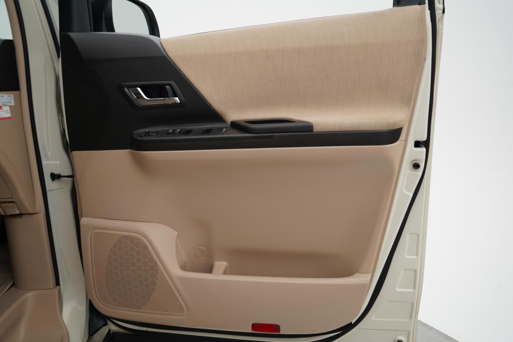 Toyota Alphard 2.4 Hybrid X 4WD