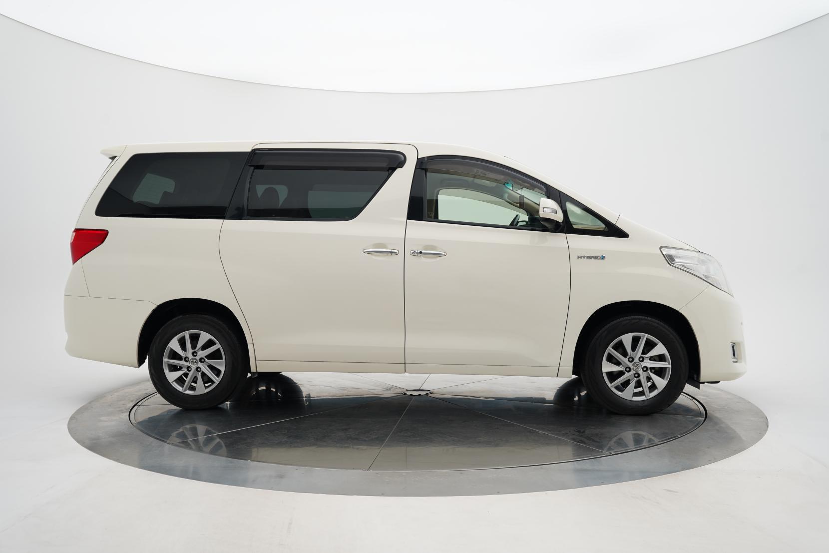 Toyota Alphard 2.4 Hybrid X 4WD