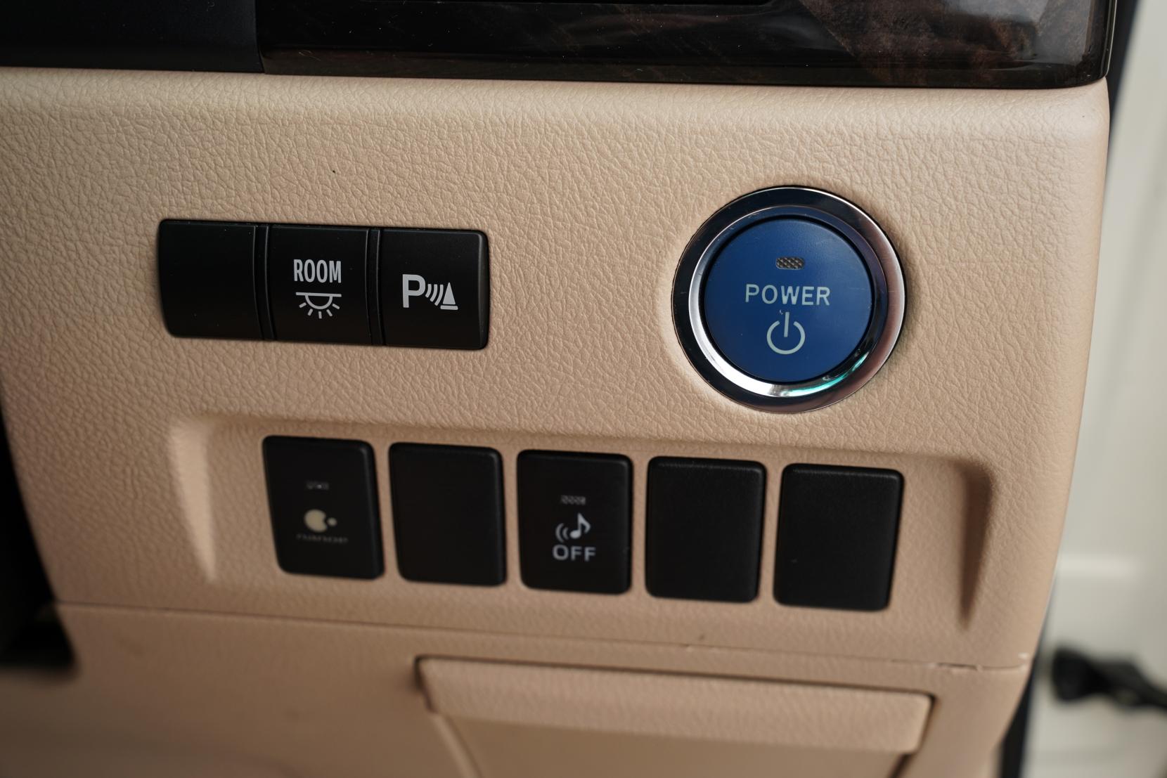 Toyota Alphard 2.4 Hybrid X 4WD