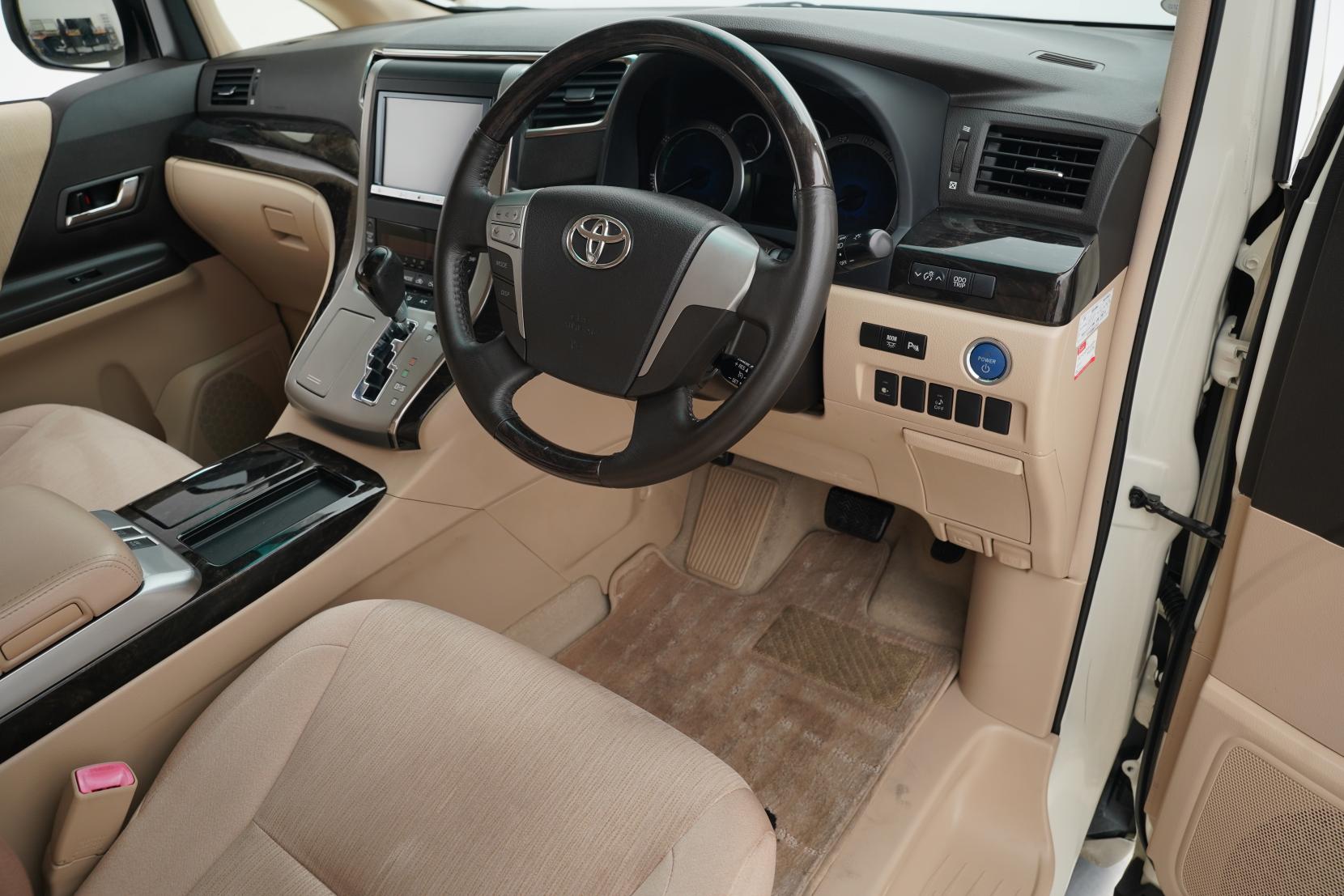 Toyota Alphard 2.4 Hybrid X 4WD