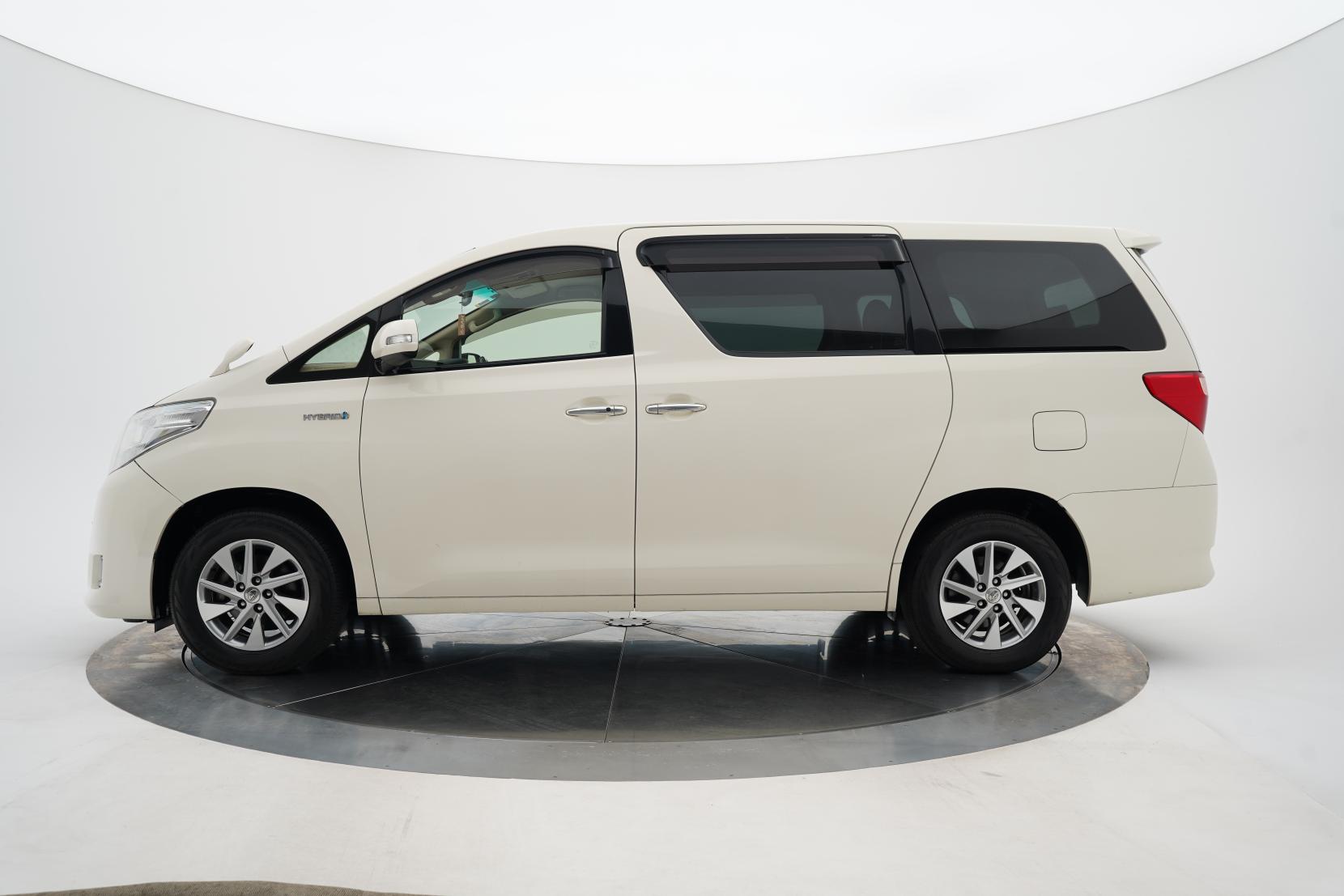 Toyota Alphard 2.4 Hybrid X 4WD