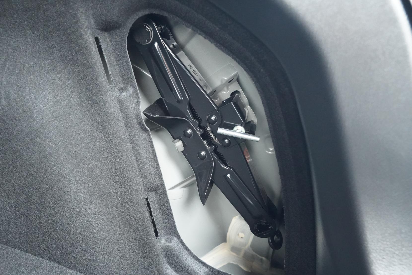 Mazda Axela SPORT 20S TOURING
