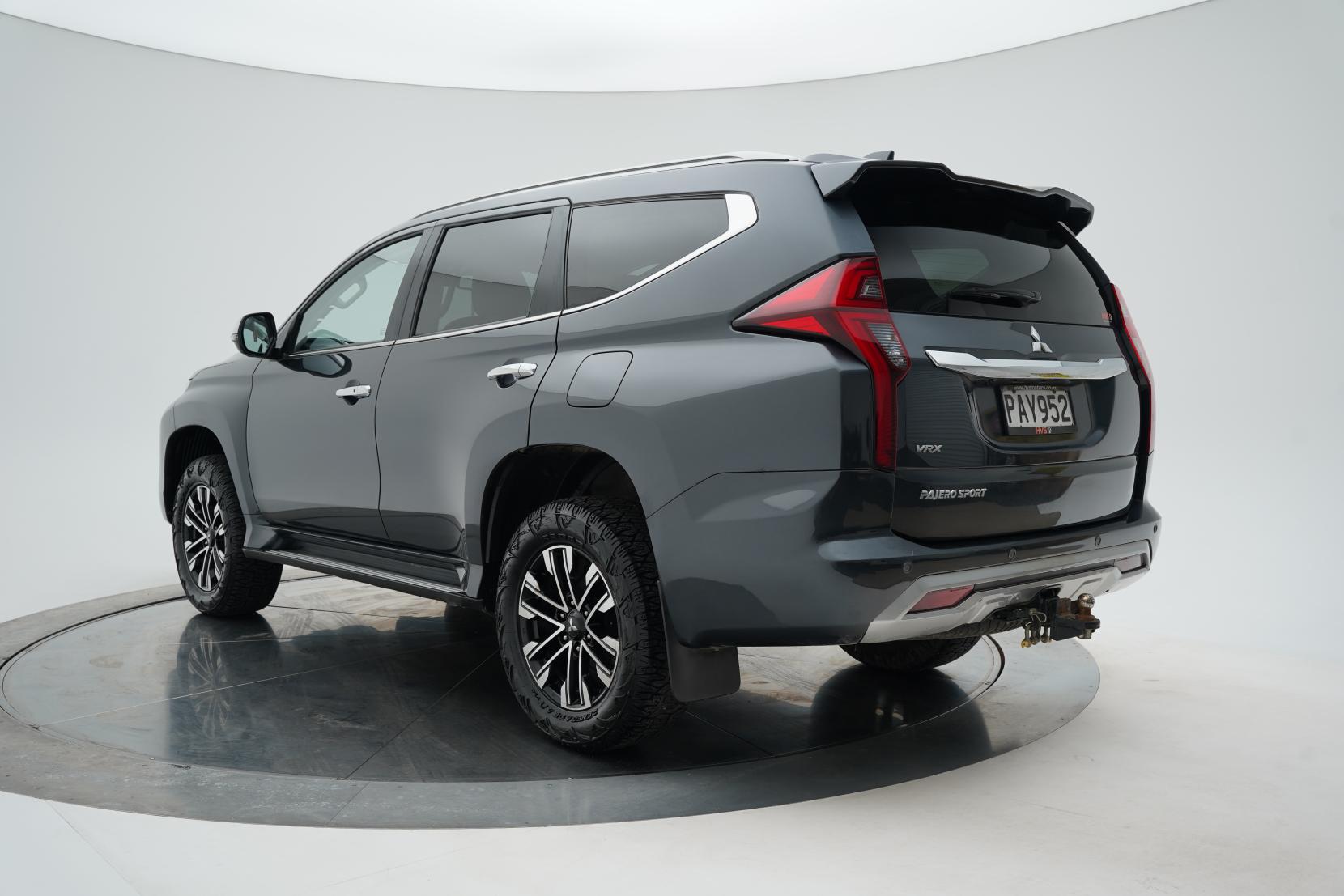 Mitsubishi Pajero 2.4 VRX 2.4D/4WD/8AT VRX 2.4D/4WD/8AT