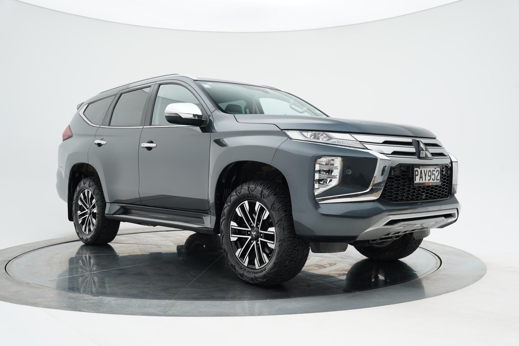 Mitsubishi Pajero 2.4 VRX 2.4D/4WD/8AT VRX 2.4D/4WD/8AT