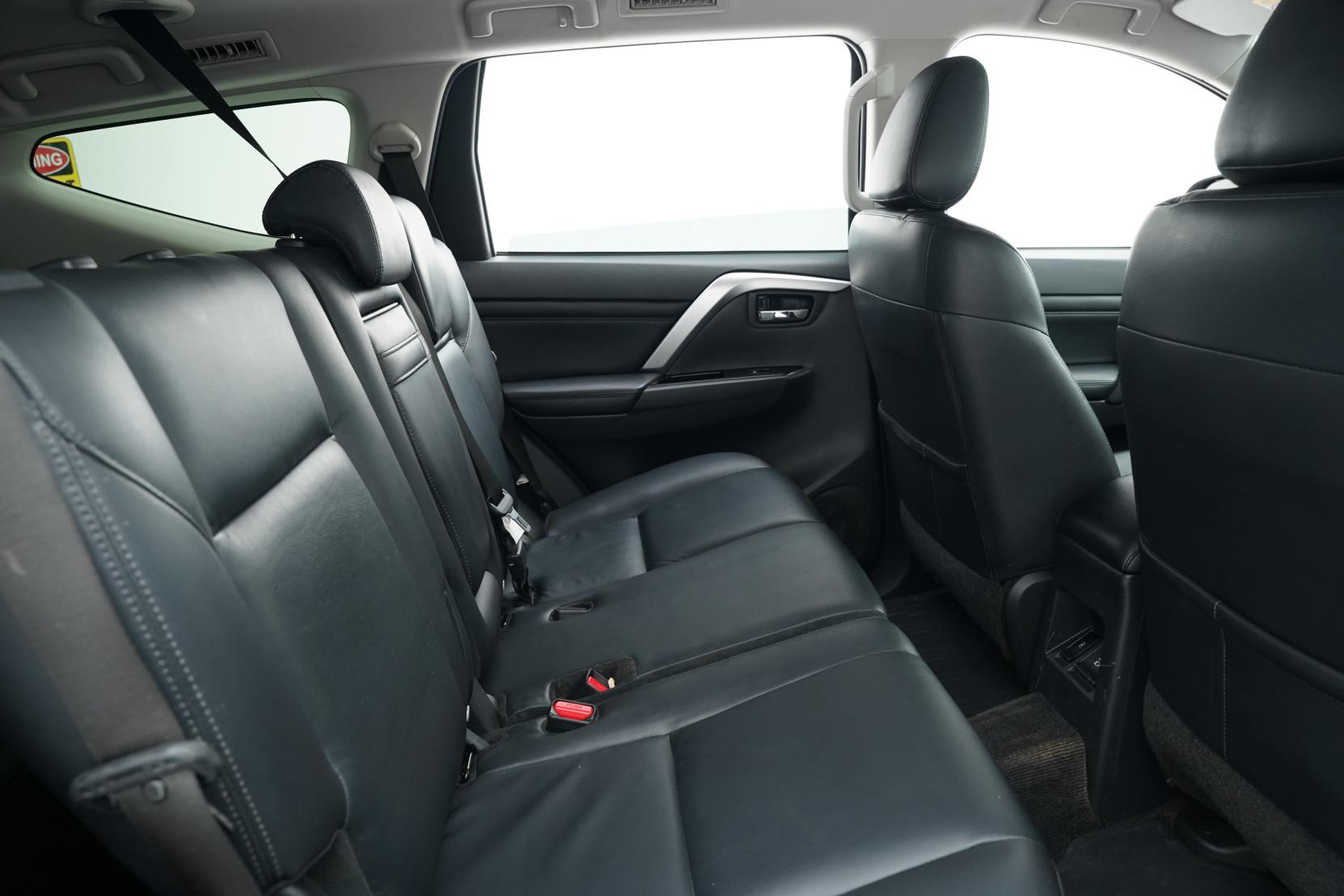 Mitsubishi Pajero 2.4 VRX 2.4D/4WD/8AT VRX 2.4D/4WD/8AT