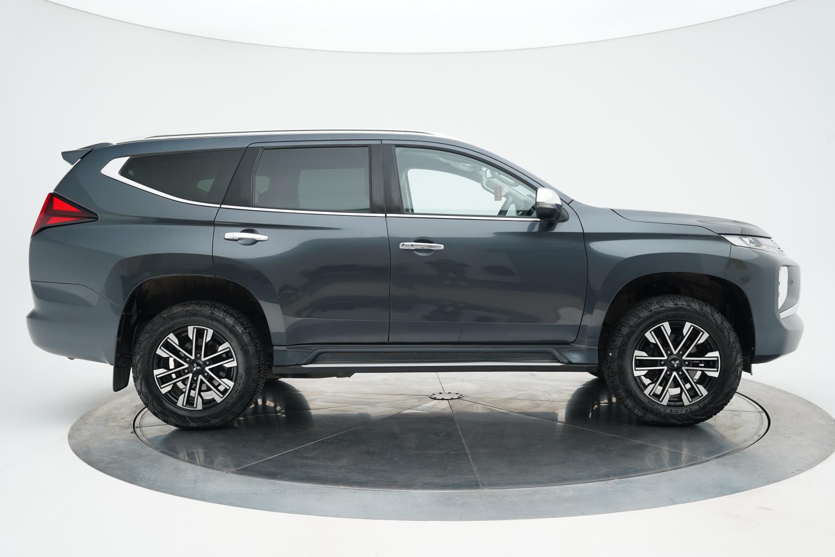 Mitsubishi Pajero 2.4 VRX 2.4D/4WD/8AT VRX 2.4D/4WD/8AT
