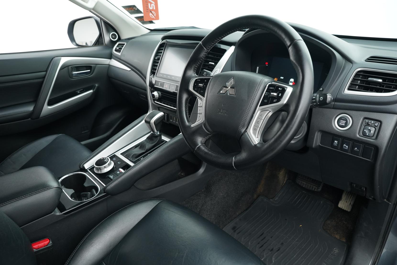 Mitsubishi Pajero 2.4 VRX 2.4D/4WD/8AT VRX 2.4D/4WD/8AT
