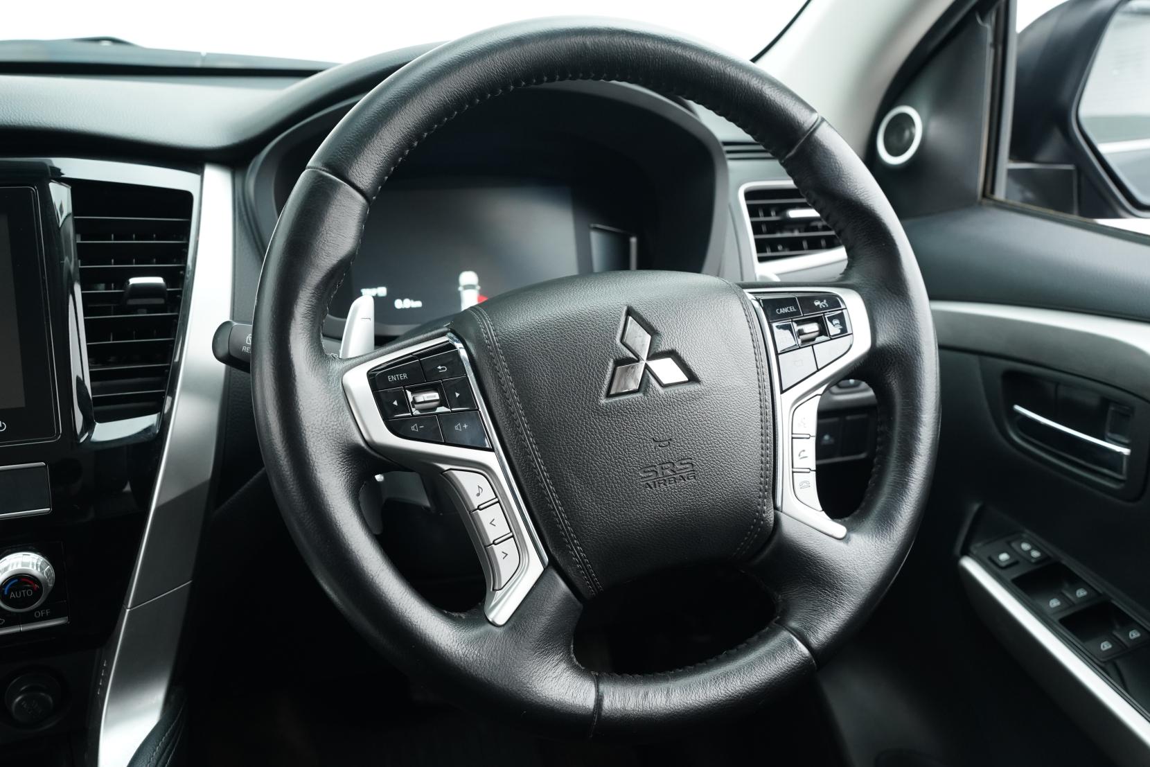 Mitsubishi Pajero 2.4 VRX 2.4D/4WD/8AT VRX 2.4D/4WD/8AT