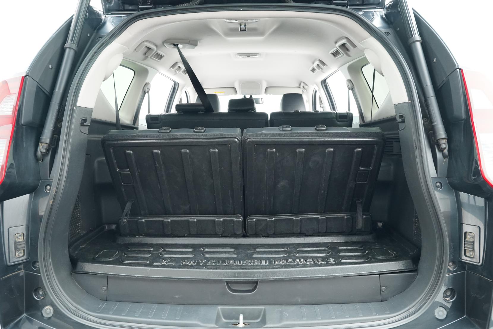 Mitsubishi Pajero 2.4 VRX 2.4D/4WD/8AT VRX 2.4D/4WD/8AT
