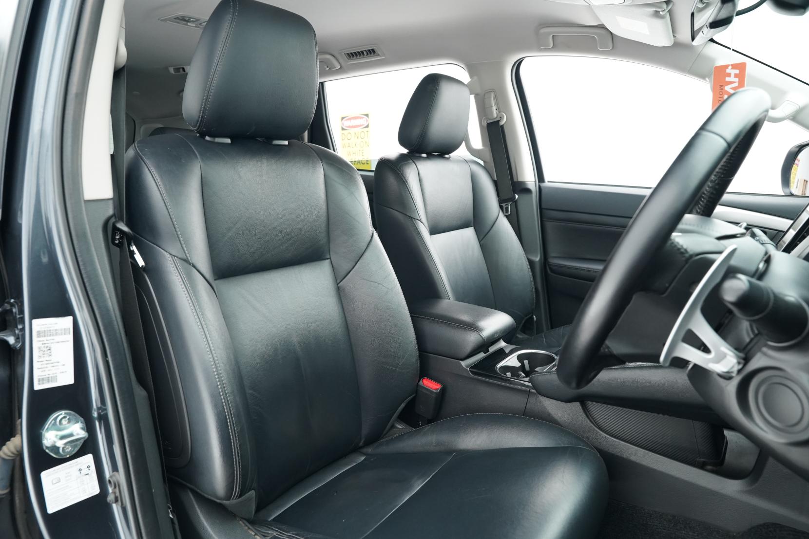 Mitsubishi Pajero 2.4 VRX 2.4D/4WD/8AT VRX 2.4D/4WD/8AT