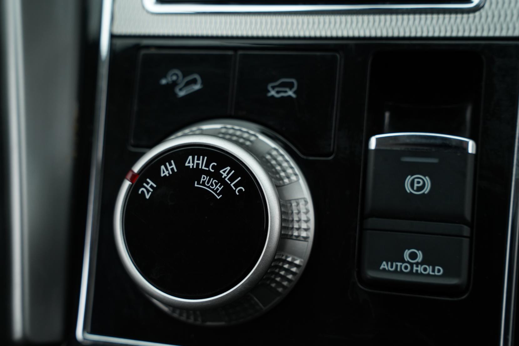 Mitsubishi Pajero 2.4 VRX 2.4D/4WD/8AT VRX 2.4D/4WD/8AT