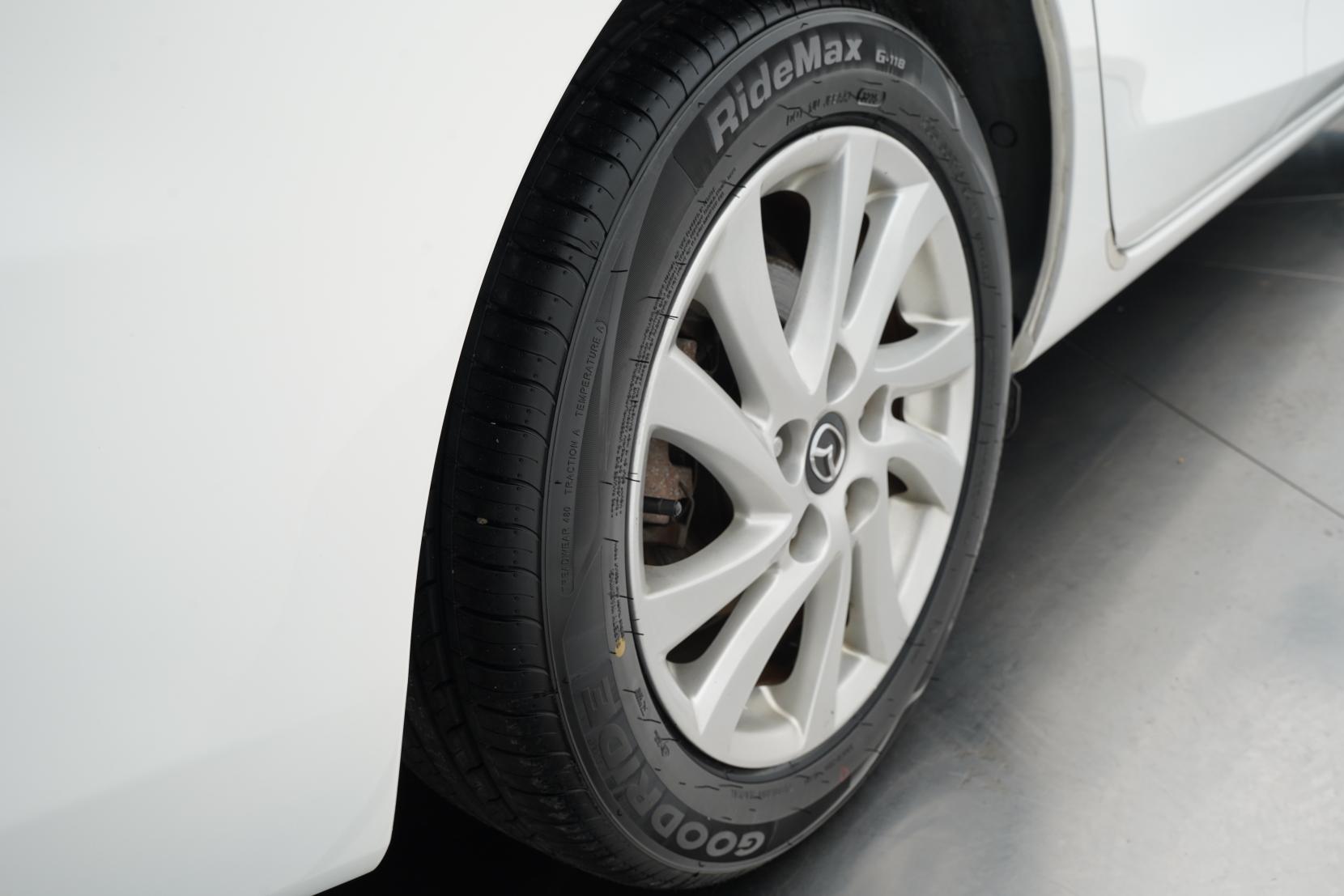 Mazda Axela 2.0 20E SKYACTIVE