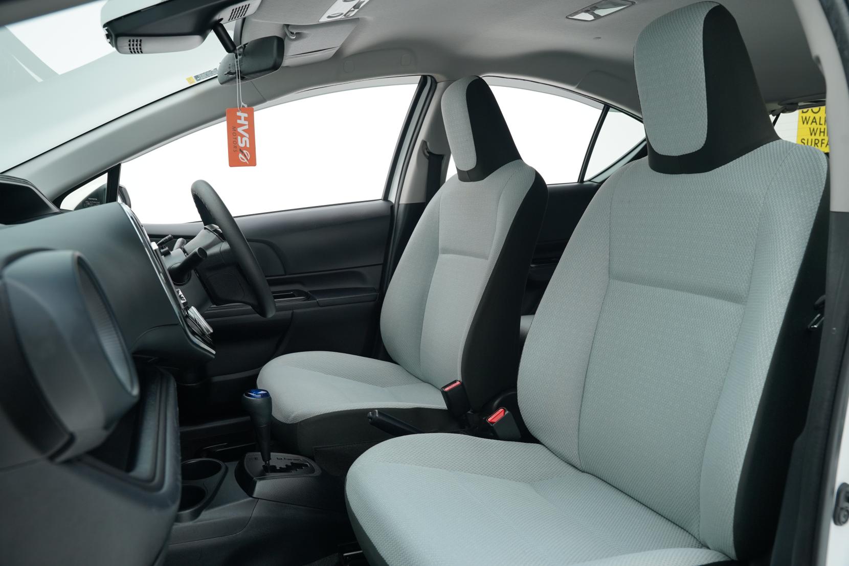 Toyota Aqua Hybrid L