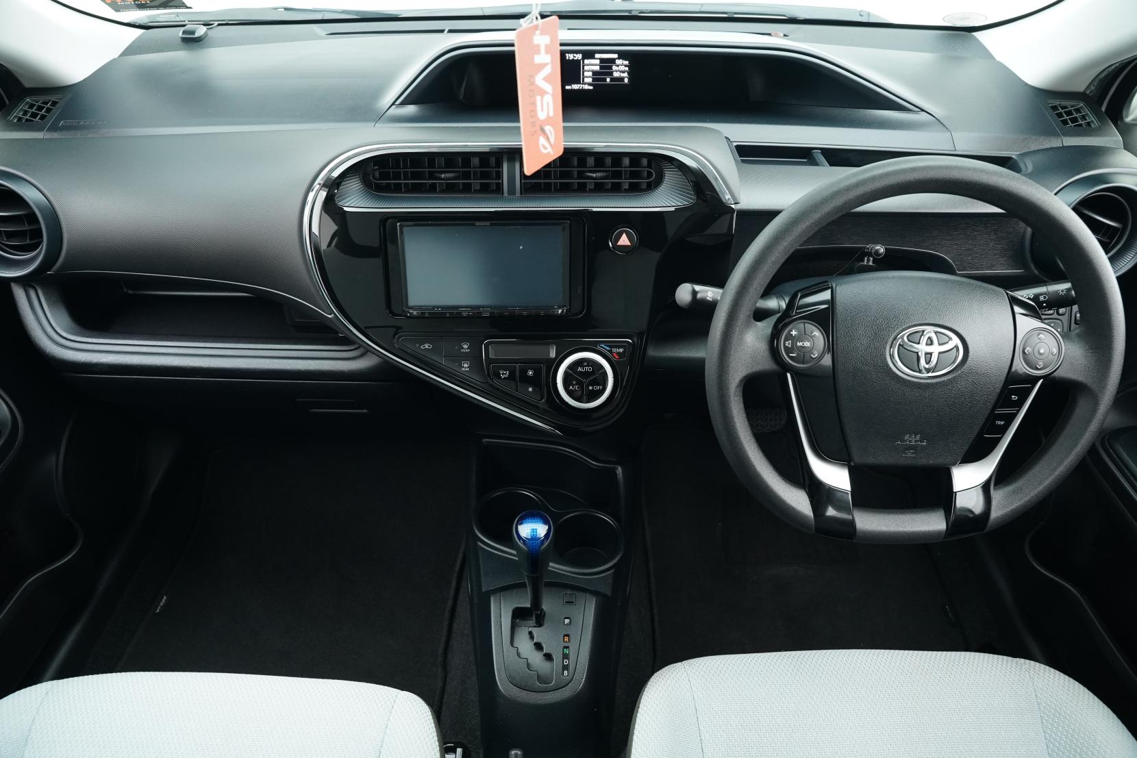 Toyota Aqua Hybrid L