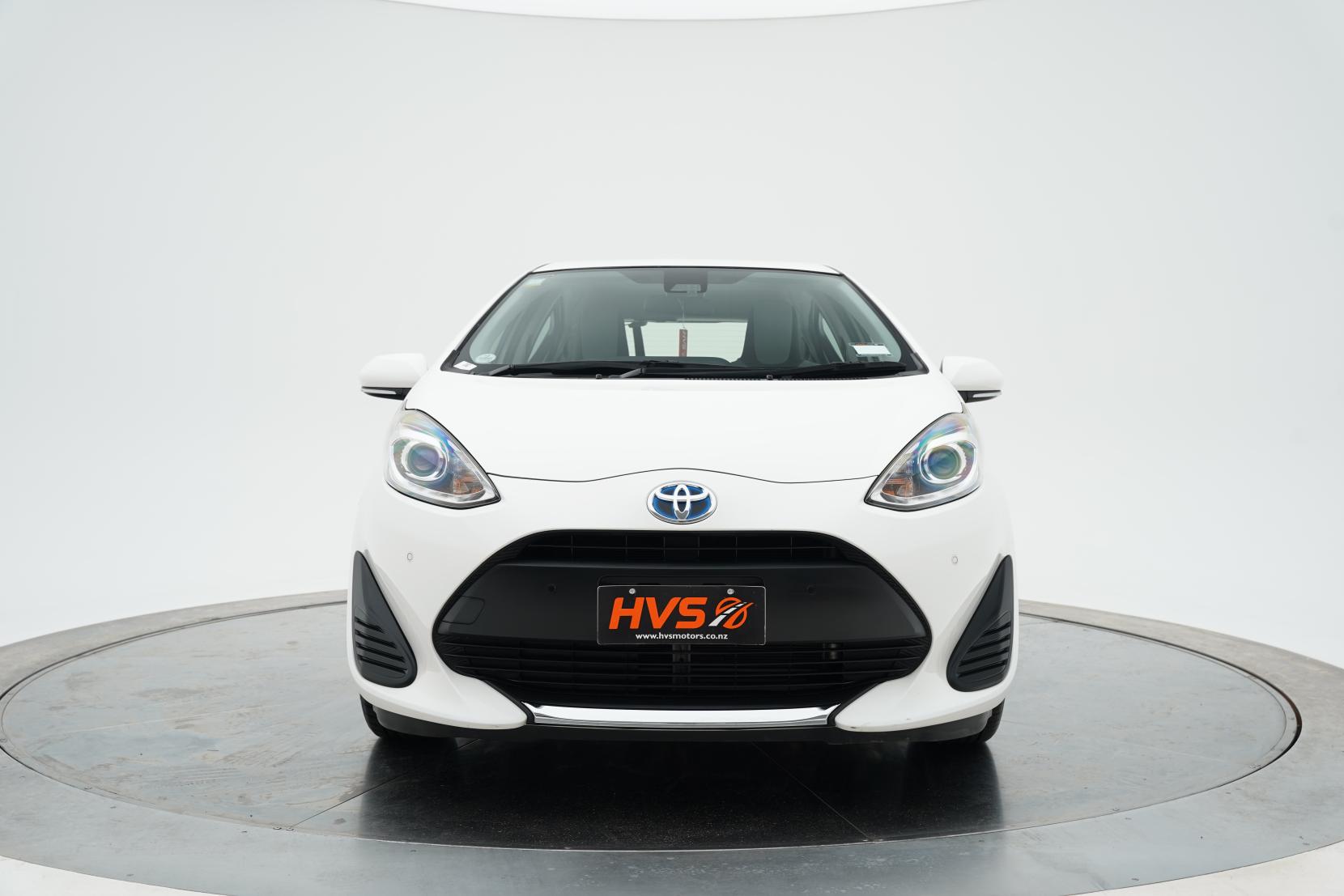 Toyota Aqua Hybrid L