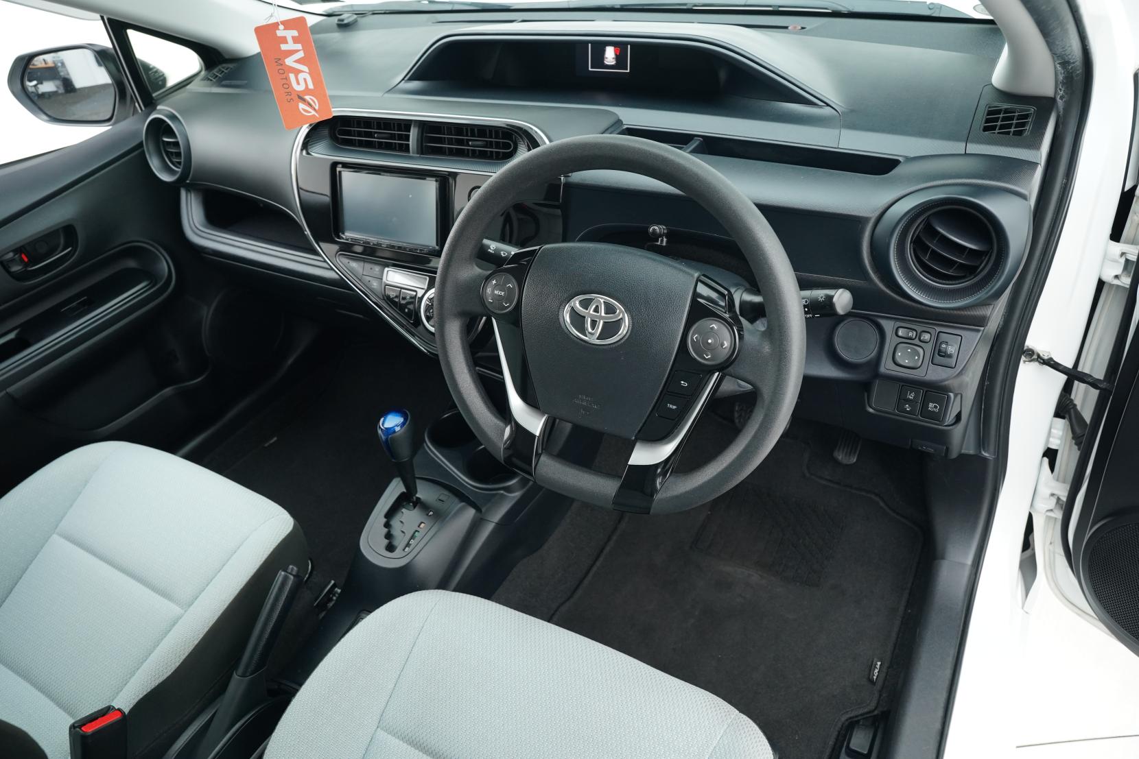 Toyota Aqua Hybrid L