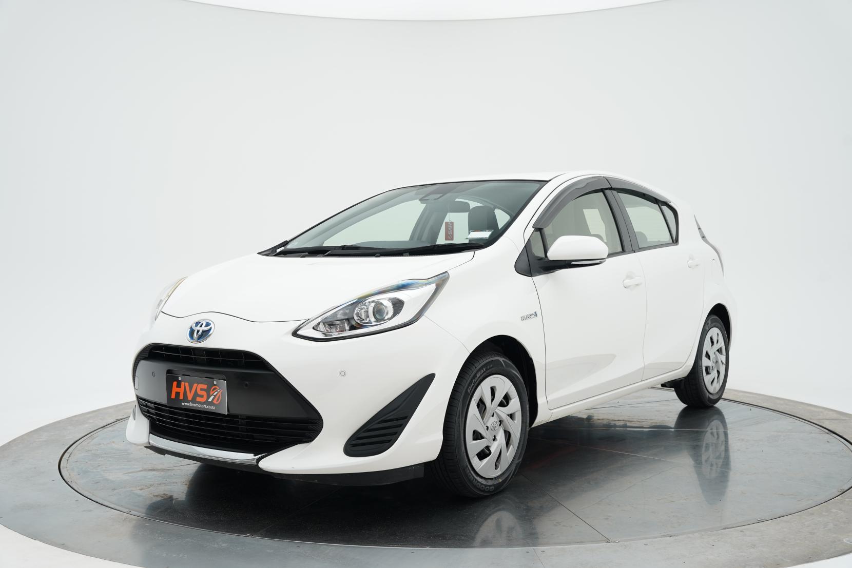 Toyota Aqua Hybrid L