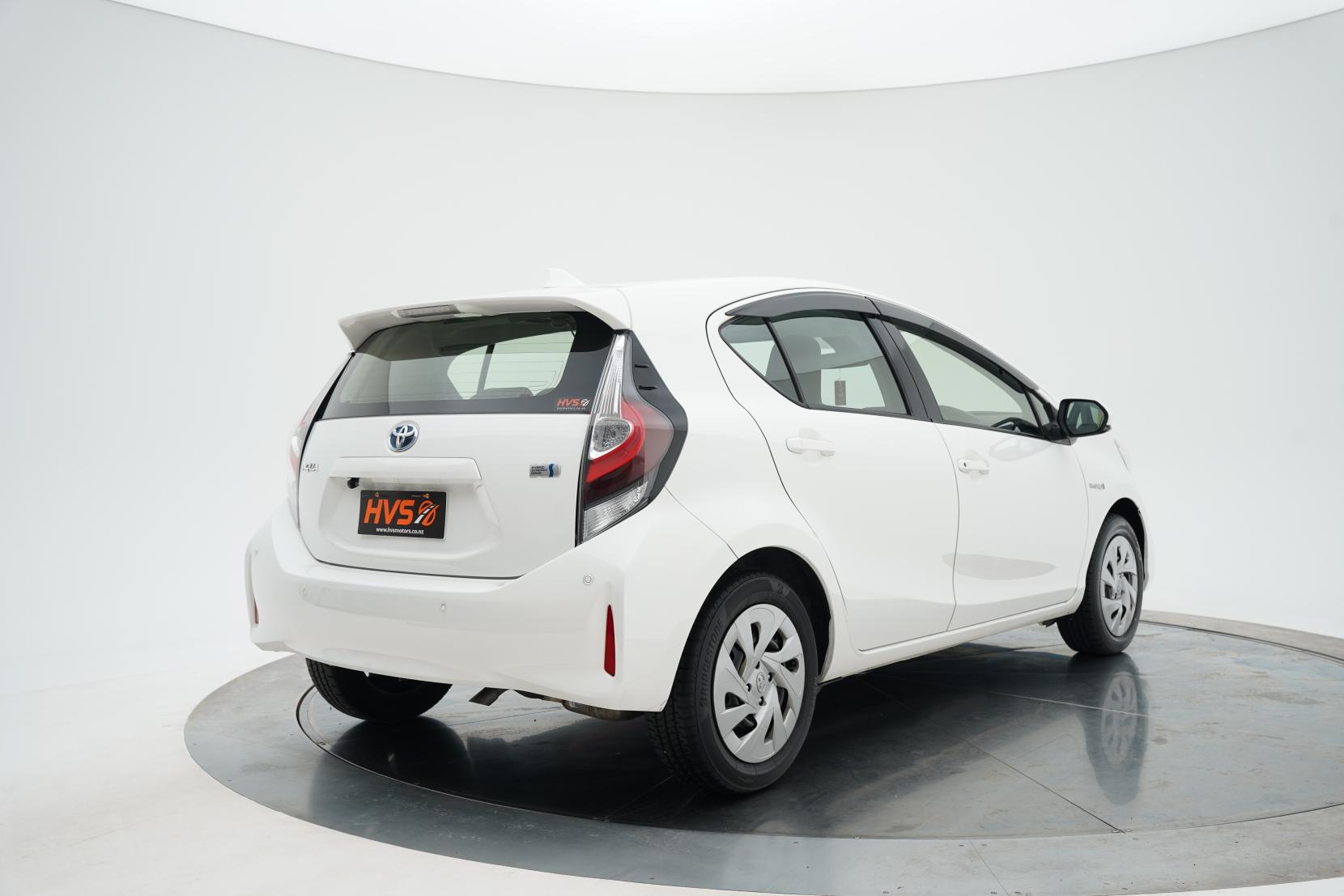 Toyota Aqua Hybrid L