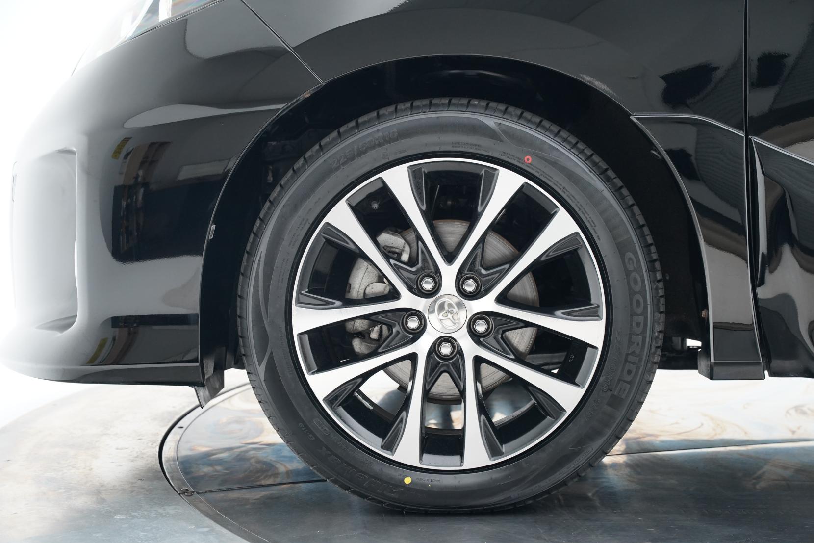 Toyota Estima 2.4 Aeras 7 Seater