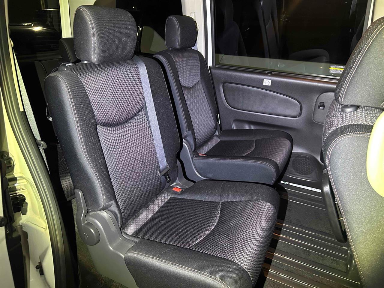 Nissan Serena 2000 Hybrid Highway