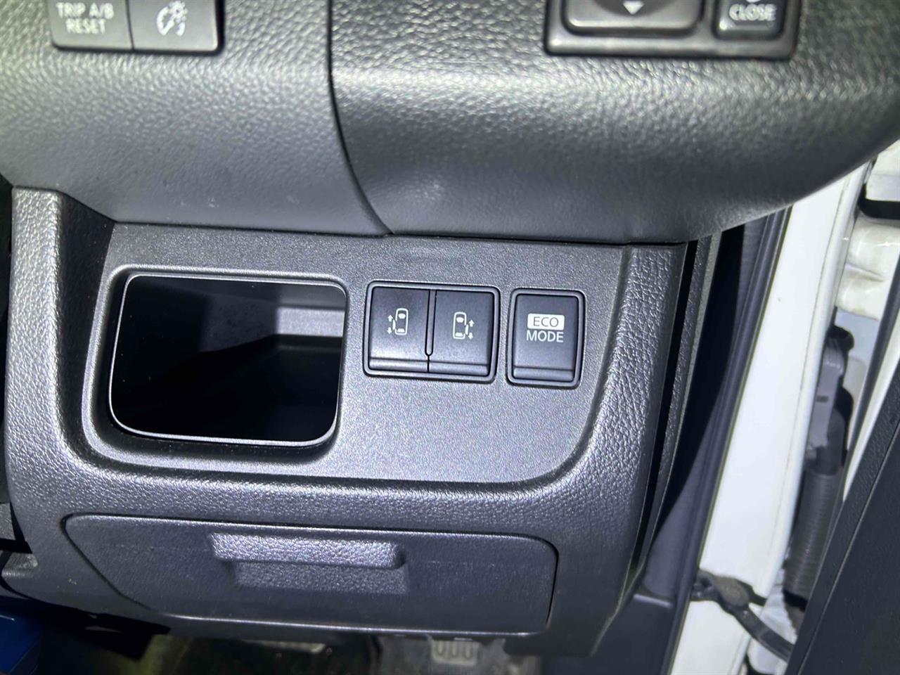 Nissan Serena 2000 Hybrid Highway