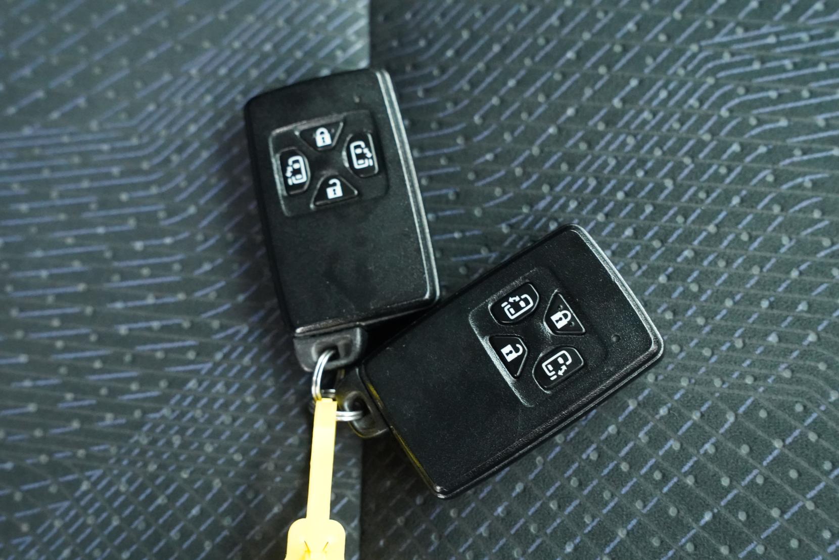 Toyota Estima 2.4 HYBRID AERAS 4WD