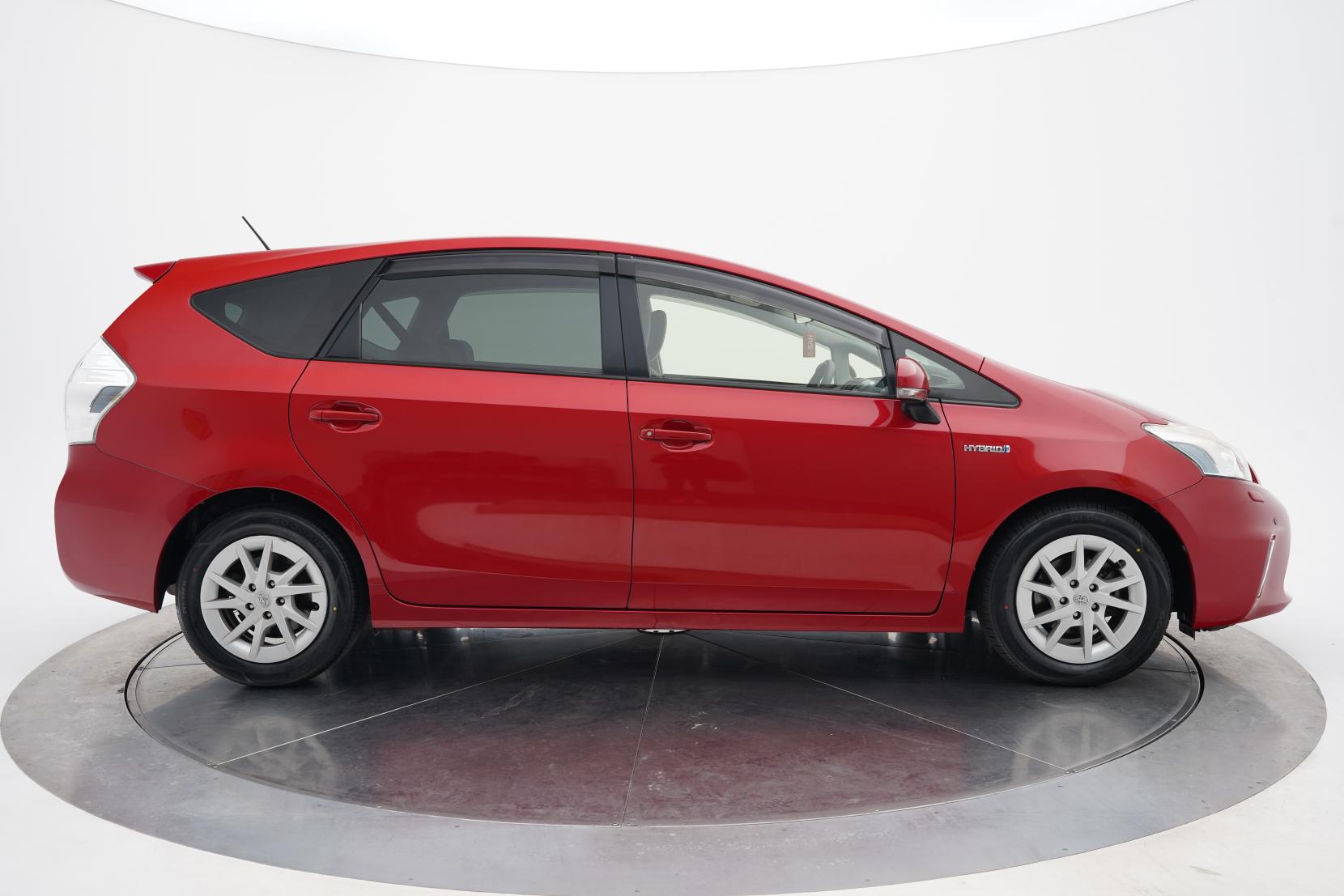 Toyota Prius Alpha S 5 Seater