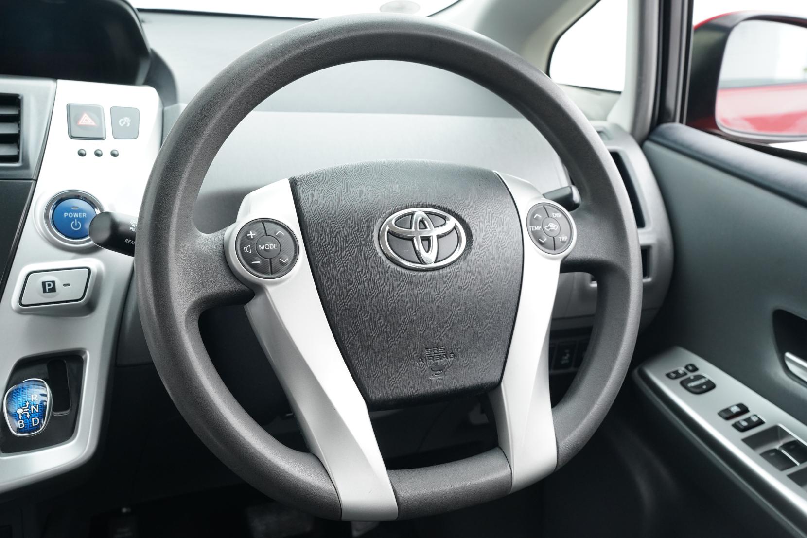 Toyota Prius Alpha S 5 Seater