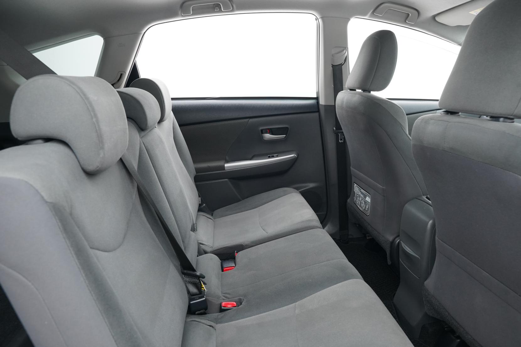 Toyota Prius Alpha S 5 Seater