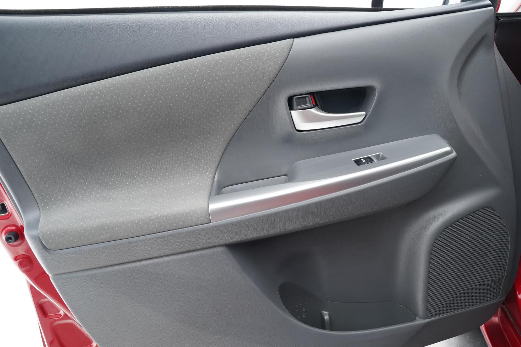 Toyota Prius Alpha S 5 Seater