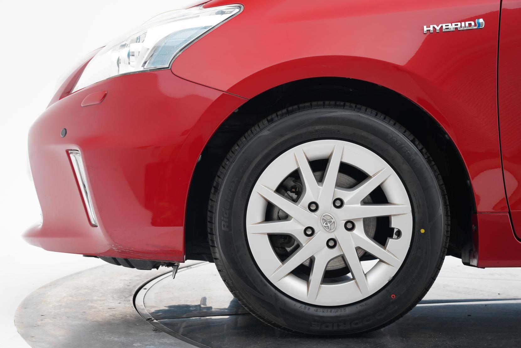 Toyota Prius Alpha S 5 Seater
