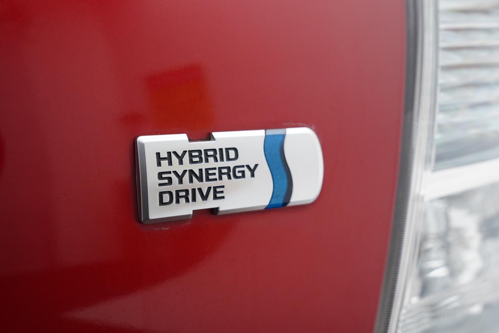 Toyota Prius Alpha S 5 Seater